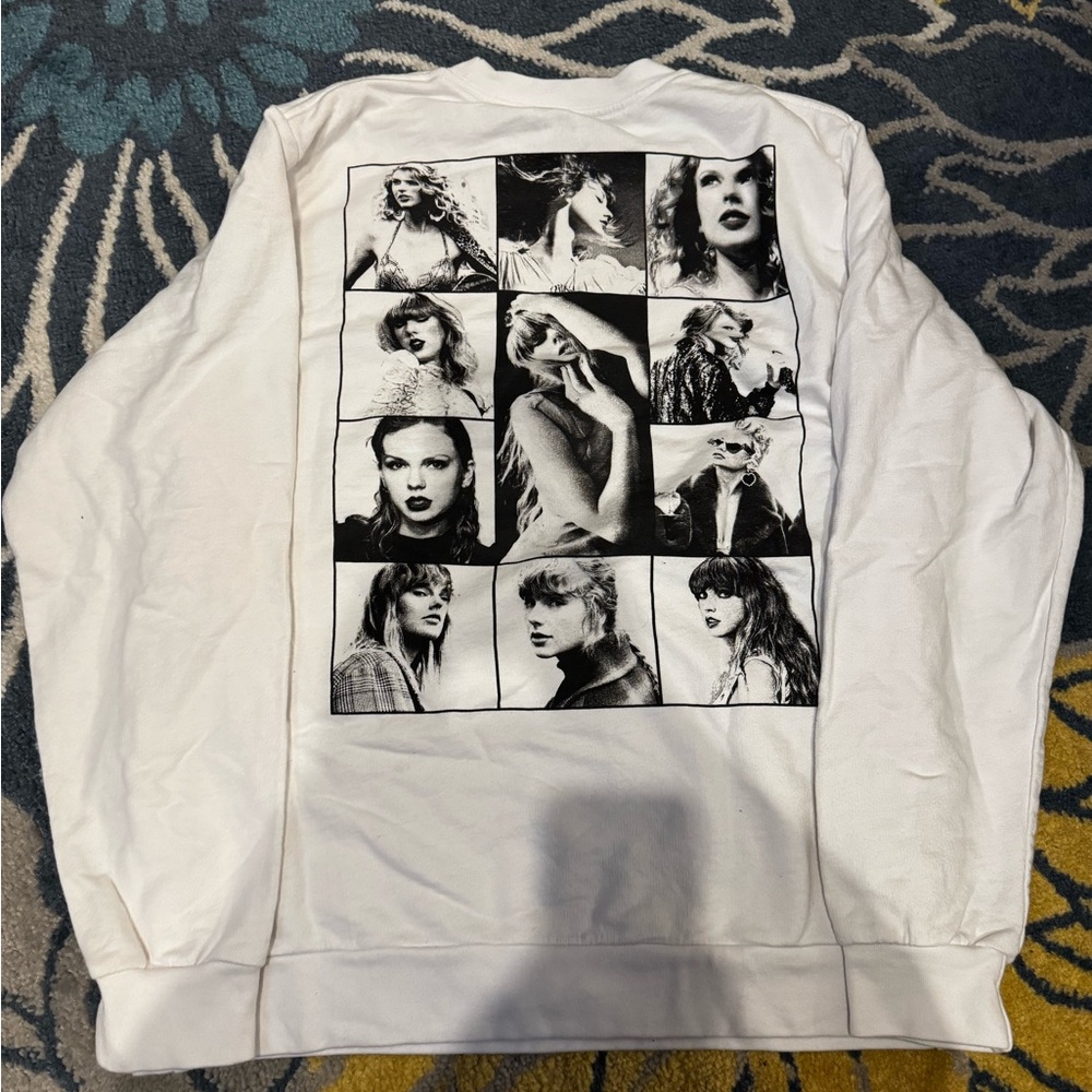 Taylor Swift Eras Tour White Crew Neck Size M